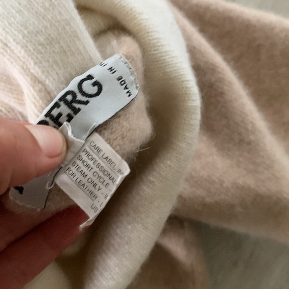 Iceberg History Sweater size M two tones seals 🦭 - Picture 13 of 16